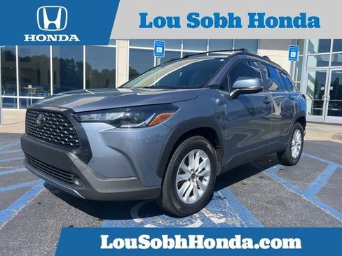 Used 2022 Toyota Corolla Cross LE image 1