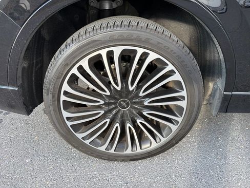 Certified 2025 Lincoln Aviator Black Label AWD/4WD image 11