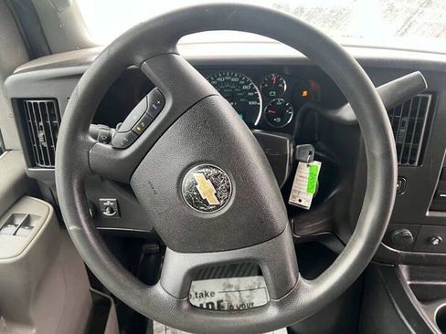 Used 2017 Chevrolet Express 3500 Extended RWD image 16