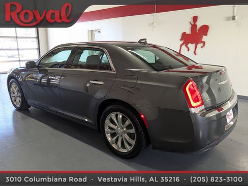 Used 2018 Chrysler 300 Limited image 2
