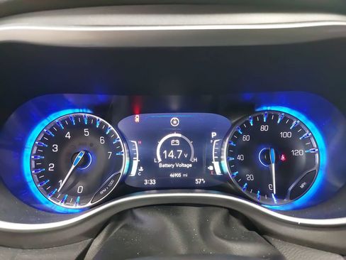 Used 2024 Chrysler Pacifica Touring-L FWD image 18