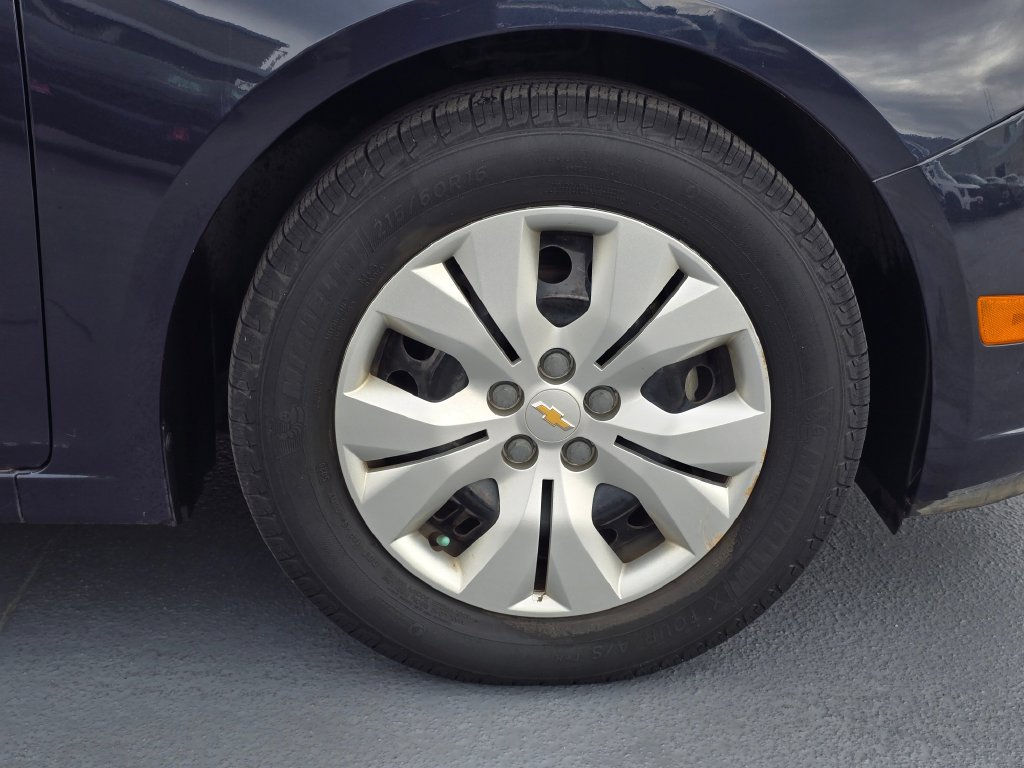 Used 2014 Chevrolet Cruze LS FWD image 9