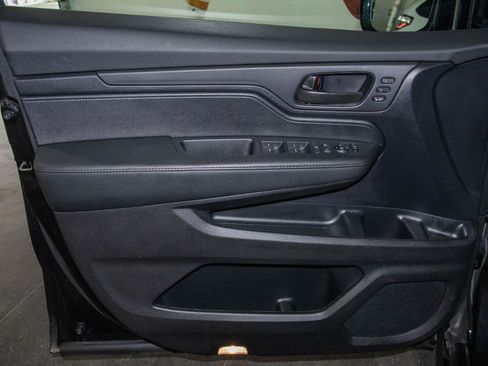 Used 2025 Honda Odyssey Sport-L image 10