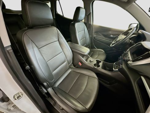 Used 2024 GMC Terrain SLT image 33