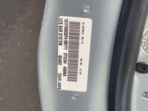 Used 2023 Chevrolet Bolt LT w/ Infotainment Package image 29