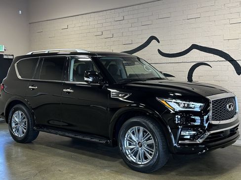 Used 2023 INFINITI QX80 Luxe w/ Cargo Package AWD/4WD image 2