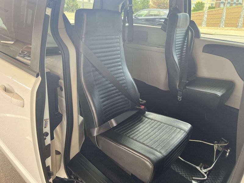 Used 2018 Dodge Grand Caravan SE FWD image 28