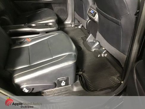 Used 2017 Toyota Highlander XLE image 25