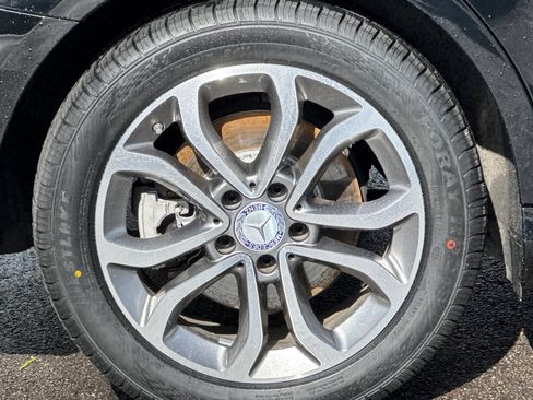 Used 2016 Mercedes-Benz C 300 4MATIC Sedan image 42