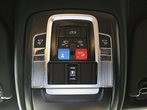 Used 2026 RAM 1500 Laramie AWD/4WD image 34