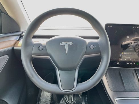 Used 2024 Tesla Model Y Long Range RWD image 11