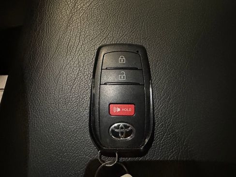 Used 2024 Toyota Corolla Cross SE image 21