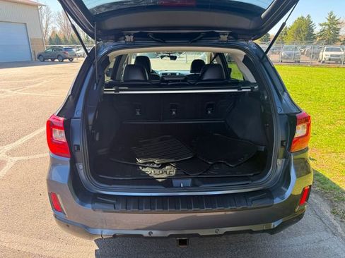 Used 2017 Subaru Outback 2.5i Limited image 3