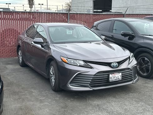 Used 2023 Toyota Camry LE image 2