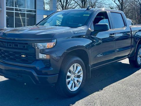 Used 2023 Chevrolet Silverado 1500 Custom AWD/4WD image 2