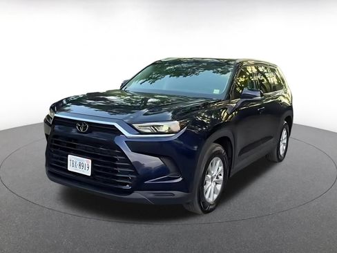 Used 2025 Toyota Grand Highlander FWD image 8