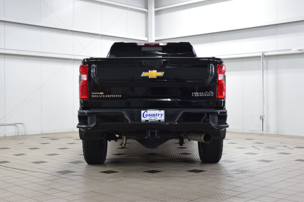 Used 2024 Chevrolet Silverado 2500 High Country w/ Technology Package AWD/4WD image 7