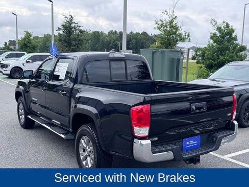 Used 2017 Toyota Tacoma SR5 w/ Tow Package RWD image 5