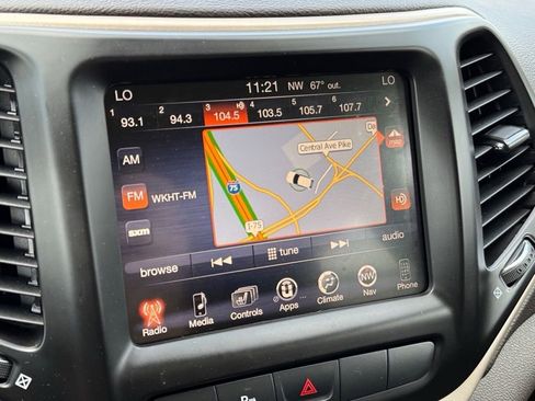 Used 2015 Jeep Cherokee Trailhawk w/ Comfort/Convenience Group AWD/4WD image 24