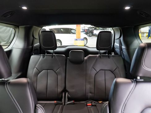 New 2026 Chrysler Pacifica Select FWD image 25
