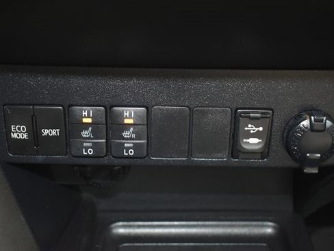 Used 2013 Toyota RAV4 Limited image 28