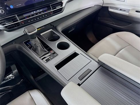 Used 2025 Toyota Sienna XLE image 25