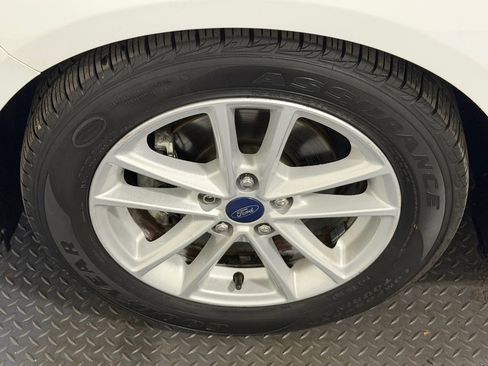 Used 2017 Ford Focus SE image 16