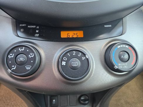 Used 2011 Toyota RAV4 4WD w/ Base L4 Extra Value Pkg image 17