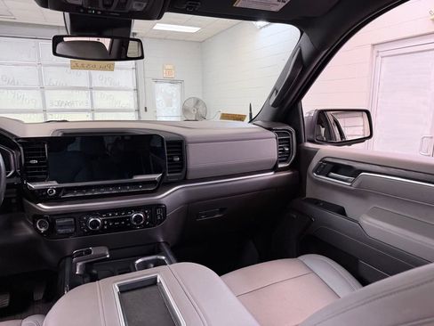 Used 2022 GMC Sierra 1500 SLT w/ SLT Premium Plus Package AWD/4WD image 30
