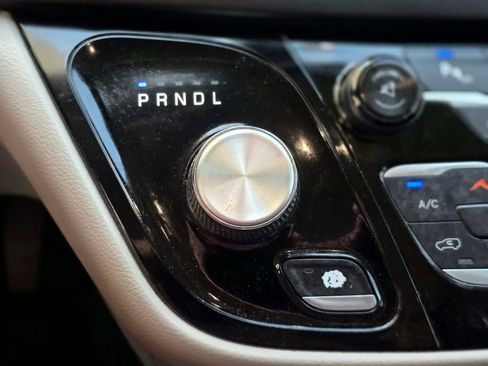 Used 2017 Chrysler Pacifica Touring-L Plus w/ Tire & Wheel Group FWD image 29