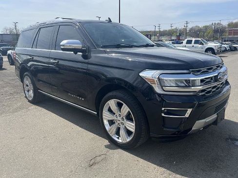 Certified 2023 Ford Expedition Platinum image 3