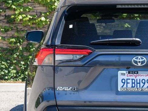 Used 2023 Toyota RAV4 XLE w/ Convenience Package FWD image 6