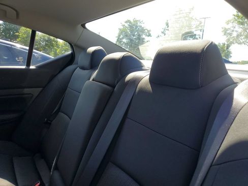 Used 2025 Nissan Altima 2.5 SV FWD image 9