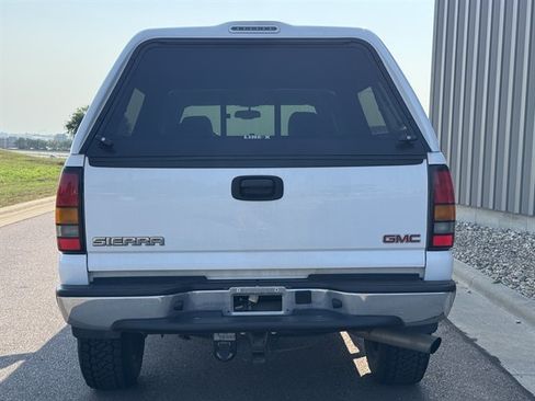 Used 2004 GMC Sierra 2500 SLT w/ Heavy-Duty Power Package AWD/4WD image 5