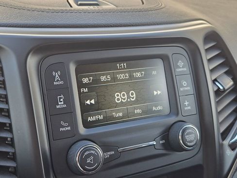 Used 2018 Jeep Cherokee Latitude image 22