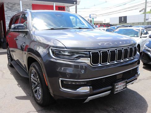Used 2024 Jeep Wagoneer Series II w/ Flexible Seating Group AWD/4WD image 7