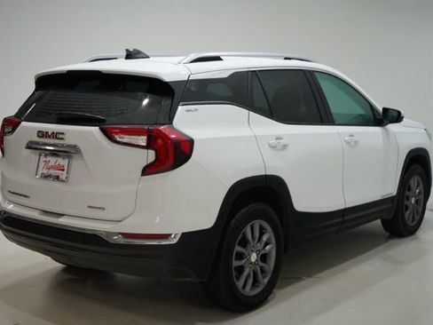 Used 2024 GMC Terrain SLT image 8