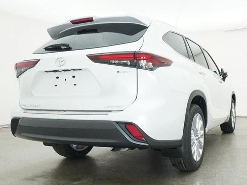 New 2026 Toyota Highlander Limited image 24