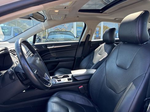 Used 2019 Ford Fusion Titanium image 4