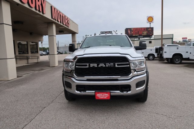 Used 2024 RAM 5500 Tradesman w/ Chrome Appearance Group AWD/4WD image 2