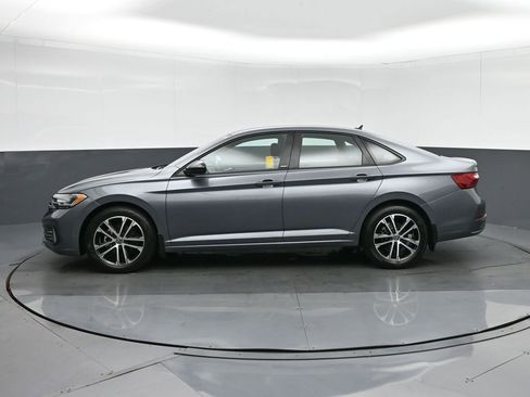 Used 2024 Volkswagen Jetta Sport image 4