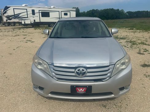 Used 2011 Toyota Avalon Limited FWD image 3