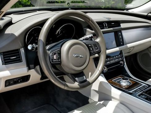 Used 2016 Jaguar XF Prestige RWD image 18