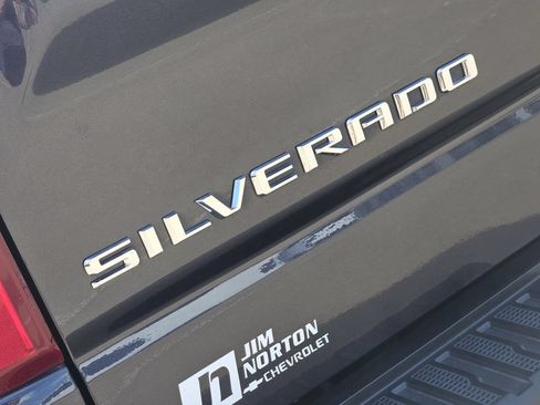 Used 2022 Chevrolet Silverado 1500 LT w/ Z71 Off-Road Package AWD/4WD image 11