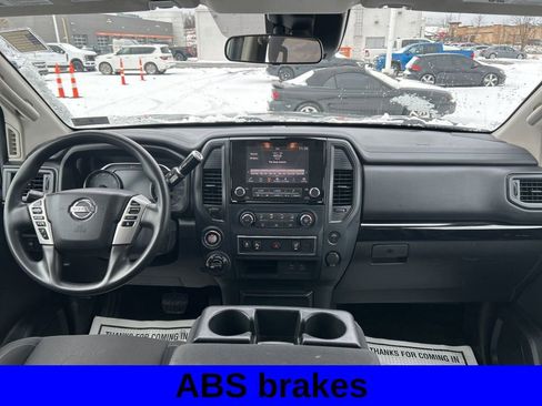 Used 2022 Nissan Titan SV image 11