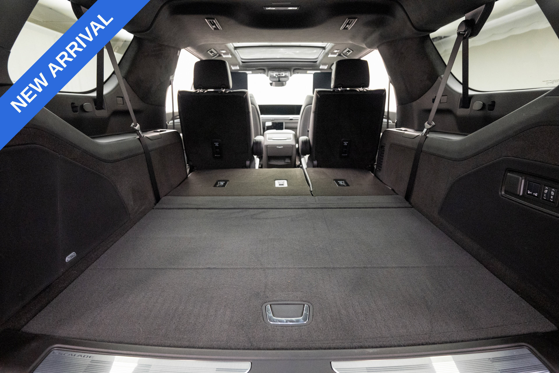 Used 2026 Cadillac Escalade ESV V w/ LPO, ONYX Package AWD/4WD image 55