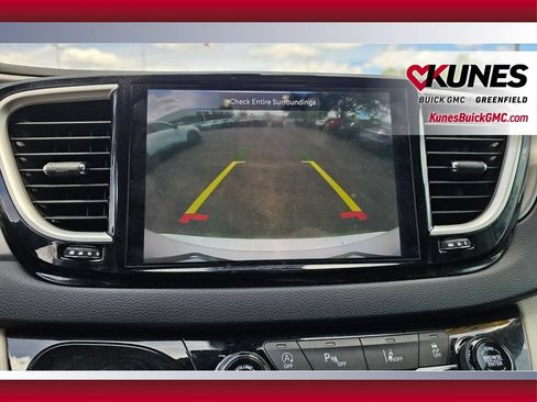 Used 2023 Chrysler Pacifica Touring-L FWD image 17