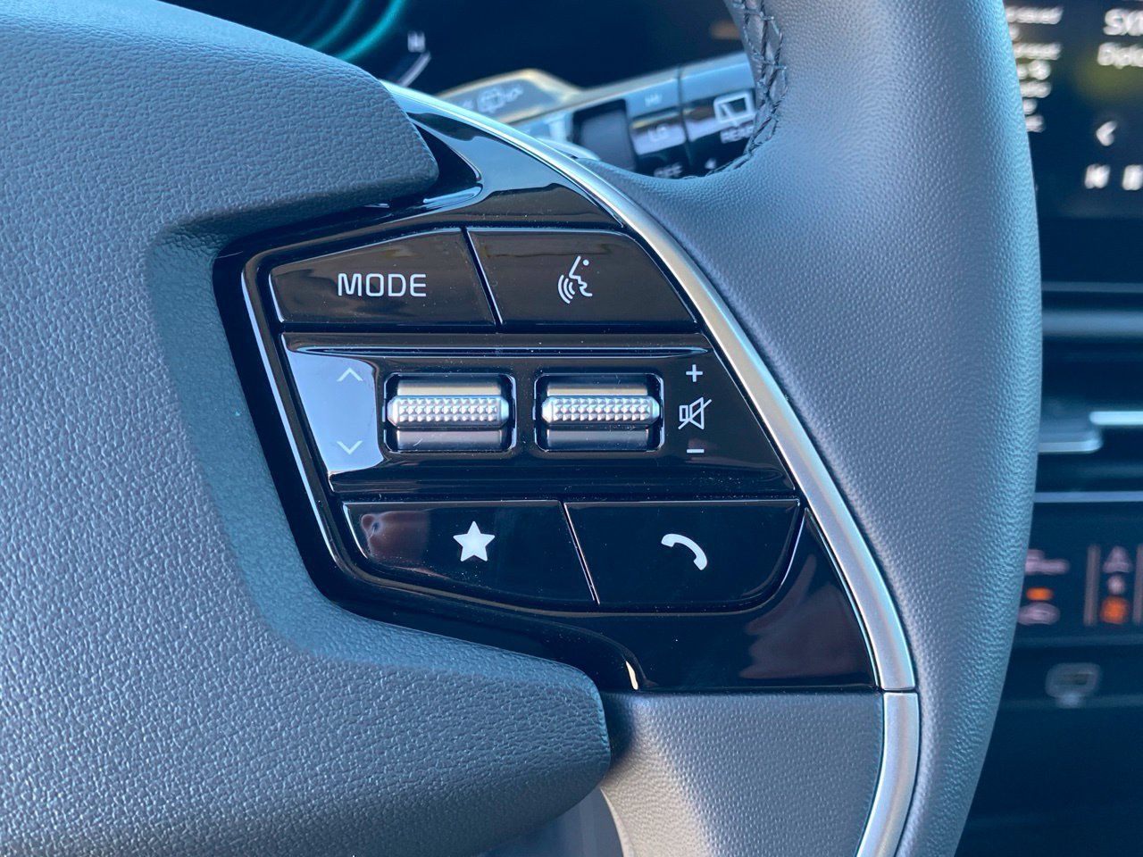 New 2026 Kia Niro EX FWD image 15