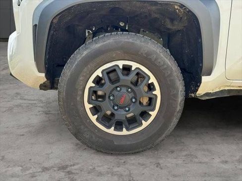 Certified 2024 Toyota Tacoma TRD Off-Road AWD/4WD image 99