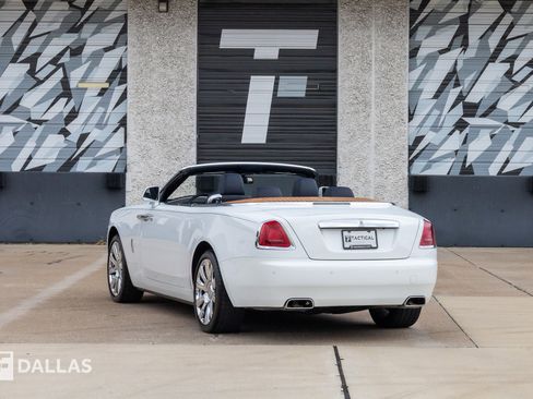 Used 2019 Rolls-Royce Dawn RWD image 11